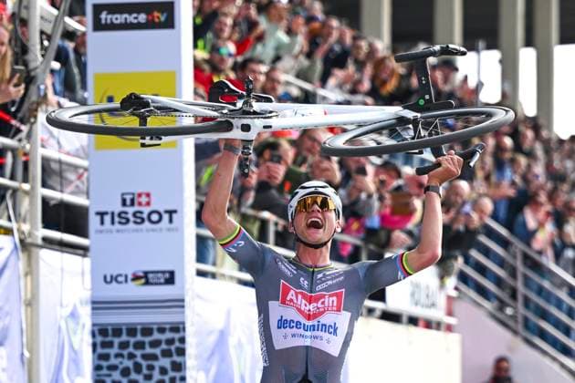 Paris Roubaix 2025 Cycling Race Roubaix, France - April 13 : Van Der Poel Mathieu (NED) of Alpecin - Deceuninck celebrating his victory during the 122nd edition of Paris Roubaix an UCI World Tour cycling race for Men Elite of 259,7 kms with start in Compiegne and finish at the Velodrome Andre-Petrieux in Roubaix on April 13, 2025 in Roubaix, France, 13 04 2025 ( Motordriver Kenny Verfaillie - Roubaix France  Copyright: xVincentxKalutx