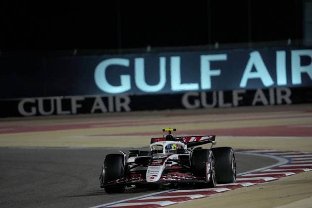 13.04.2025, Bahrain International Circuit, Sakhir, Formula 1 Gulf Air Bahrain Grand Prix 2025 ,im Bild Oliver Bearman (GBR), MoneyGram Haas F1 Team (Photo by Hasan Bratic DeFodi Images)