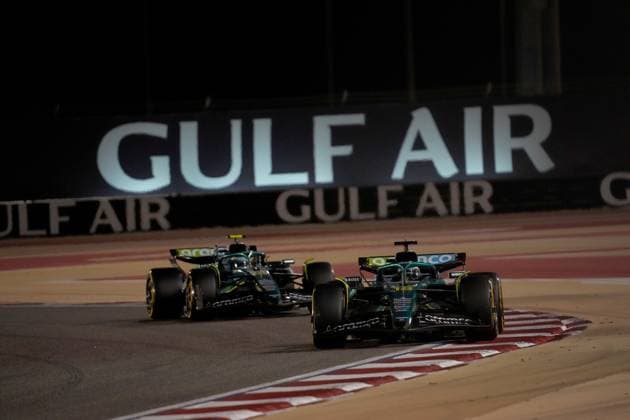 13.04.2025, Bahrain International Circuit, Sakhir, Formula 1 Gulf Air Bahrain Grand Prix 2025 ,im Bild Lance Stroll (CAN), Aston Martin Aramco Cognizant Formula One Team, Fernando Alonso (ESP) (Photo by Hasan Bratic DeFodi Images)