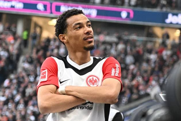 13.04.2025, xjhx, Fussball 1.Bundesliga, Eintracht Frankfurt - 1.FC Heidenheim v.l. Torjubel nach dem Tor zum celebrating the goal celebrate 3:0 durch Hugo Ekitike (Eintracht Frankfurt) (DFL DFB REGULATIONS PROHIBIT ANY USE OF PHOTOGRAPHS as IMAGE SEQUENCES and or QUASI-VIDEO) Frankfurt am Main