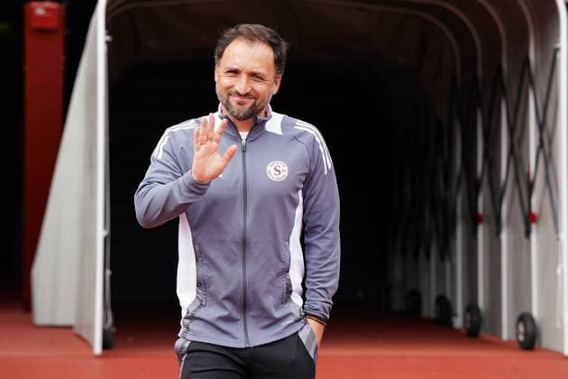13.04.2025, Niederhasli, GC Campus, Women s Super League Quarterfinal 1: GC Frauenfussball - Servette FC ChÃªnois FÃ minin, coach Jose Barcala (Servette FC Chenois Feminin) Niederhasli GC Campus Zurich Switzerland Copyright: xJustPictures.ch DanielaxPorcellix