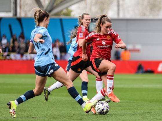 Manchester, England, April 13th 2025: Ella Toone (7 Manchester United, ManU on the ball during the Adobe Womens FA Cup game between Manchester City and Manchester United at Joie Stadium in Manchester, England (Natalie Mincher SPP) Copyright: xNataliexMincher SPPx spp-en-NaMi-335A1762