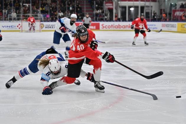 Sport Bilder des Tages L-R Haley Winn (USA) and Blayre Turnbull (CAN) in action the Ice hockey, Eishockey IIHF WomenÂ s World Championship, WM, Weltmeisterschaft Group A, match Canada vs USA, Ceske Budejovice, Czech Republic, April 13, 2025. (CTKxPhoto VaclavxPancer) CTKPhotoP2025041305282  CTKPhotoP2025041305282