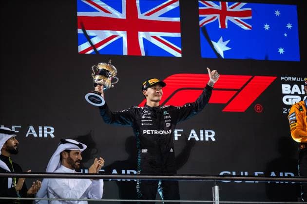 George Russell (Mercedes-AMG Petronas F1 Team, Großbritannien, 63) jubelt auf dem Podium bei der Siegerehrung mit Pokal ueber Platz 2, BAH, Formel 1 Weltmeisterschaft, Gulf Air Grand Prix von Bahrain, Bahrain International Circuit, Rennen, Saison 2025, 13.04.2025 BAH, Formel 1 Weltmeisterschaft, Gulf Air Grand Prix von Bahrain, Bahrain International Circuit, Rennen, Saison 2025, 13.04.2025 Sakhir Copyright: xEibner-Pressefoto Memmlerx EP_MMR