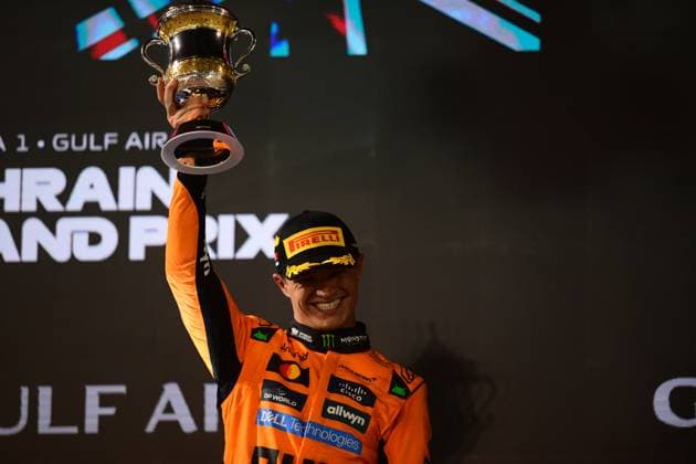 F1 Grand Prix of Bahrain Lando Norris of the McLaren F1 Team celebrates on the podium during the race of the Bahrain GP, the 4th round of the Formula 1 World Championship, WM, Weltmeisterschaft at the Bahrain International Circuit in Sakhir, Bahrain, on April 13, 2025. Sakhir Bahrain  Copyright: xAndreaxDiodatox originalFilename:diodato-f1bahrai250413_npxPr.jpg
