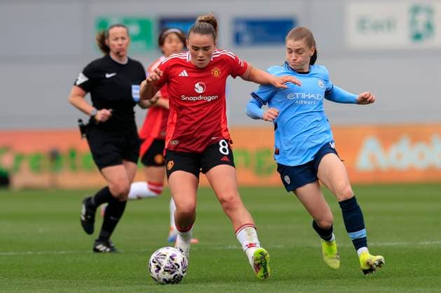 Manchester City Women v Manchester United, ManU Women Women s FA Cup 13 04 2025. Semi-Final Grace Clinton (8) of Manchester United is challenged by Jess Park (16) of Manchester City during the Women s FA Cup semi final match between Manchester City Women and Manchester United Women at the Joie Stadium, Manchester, United Kingdom on 13 April 2025. Manchester Joie Stadium Gt Manchester United Kingdom Editorial use only , Copyright: xConorxMolloyx PSI-21848-0072