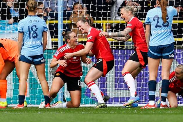 Manchester City v Manchester United, ManU Manchester, UK - 13 April 2025 Goal celebrations for Grace Clinton of Manchester United during the Adobe Womens FA Cup Semi Final match between Manchester City and Manchester United at The Joie Stadium on 13 April 2025 in Manchester, England (Photo by Steve Taylor PPAUK) Manchester The Joie Stadium Greater Manchester England Copyright: xStevexTaylor PPAUKx PPA-179998