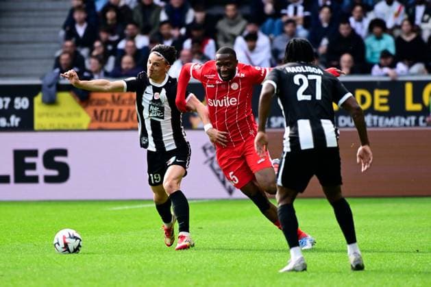 FOOTBALL : Angers vs Montpellier - Ligue 1 - 13 04 2025 Esteban LEPAUL ( 19 - Angers ) and Modibo SAGNAN ( 5 - Montpellier ) during the Ligue 1 match between Angers SCO and Montpellier HSC at Stade Raymond Kopa on April 13, 2025 in Angers, France. ( Photo by Dante Badano PsnewZ ) - AngersFrance  Copyright: xDantexBadanox
