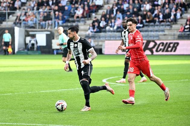 Angers SCO v Montpellier Herault SC - Ligue 1 McDonald s 2024 2025 26 Florent HANIN (sco) - 18 Nicolas PAYS (mhsc) during the Ligue 1 McDonald s match between Angers and Montpellier at Stade Raymond Kopa on April 13, 2025 in Angers, France. Angers France  Copyright: xFEPx 776306824