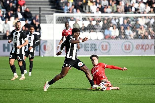 Angers SCO v Montpellier Herault SC - Ligue 1 McDonald s 2024 2025 03 Jacques EKOMIE (sco) - 18 Nicolas PAYS (mhsc) during the Ligue 1 McDonald s match between Angers and Montpellier at Stade Raymond Kopa on April 13, 2025 in Angers, France. Angers France  Copyright: xFEPx 776306824