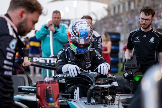 Andrea Kimi Antonelli (Mercedes-AMG Petronas F1 Team, Italien, 12) im Grid Startaufstellung steigt aus seinem Auto aus, BAH, Formel 1 Weltmeisterschaft, Gulf Air Grand Prix von Bahrain, Bahrain International Circuit, Rennen, Saison 2025, 13.04.2025 BAH, Formel 1 Weltmeisterschaft, Gulf Air Grand Prix von Bahrain, Bahrain International Circuit, Rennen, Saison 2025, 13.04.2025 Sakhir Copyright: xEibner-Pressefoto Memmlerx EP_MMR