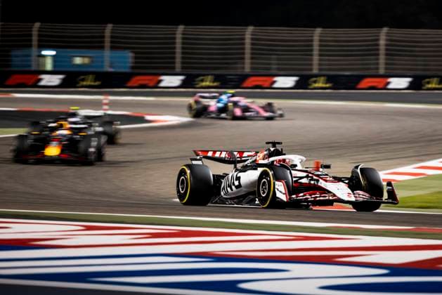 Formula 1 Gulf Air Bahrain Grand Prix 2025 Alexis Perrin OVERTAKE MAXPPP - Sakhir 13 04 2025 31 OCON Esteban (fra), Haas F1 Team, action during the Formula 1 Gulf Air Bahrain Grand Prix 2025, the 4th round of the 2025 FIA Formula 1 World Championship, WM, Weltmeisterschaft on the Bahrain International Circuit from April 10 to 13, 2025, in Sakhir, Bahrain Sakhir Bahrain  Copyright: xOVERTAKE MAXPPPxAlexisxPerrinx OVT202504132964 OVT202504132964