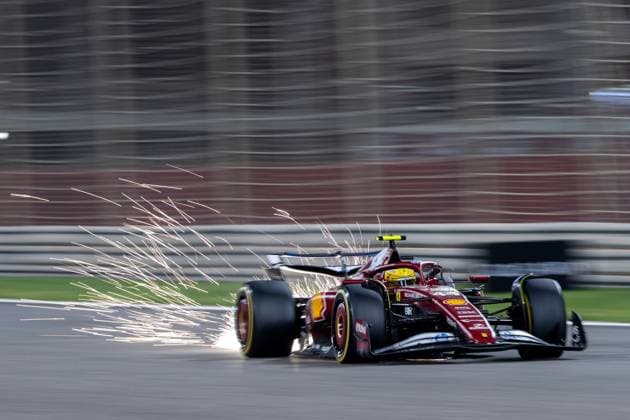 mit Funken Funkenflug, BAH, Formel 1 Weltmeisterschaft, Gulf Air Grand Prix von Bahrain, Bahrain International Circuit, Rennen, Saison 2025, 13.04.2025 BAH, Formel 1 Weltmeisterschaft, Gulf Air Grand Prix von Bahrain, Bahrain International Circuit, Rennen, Saison 2025, 13.04.2025 Sakhir Copyright: xEibner-Pressefoto Memmlerx EP_MMR