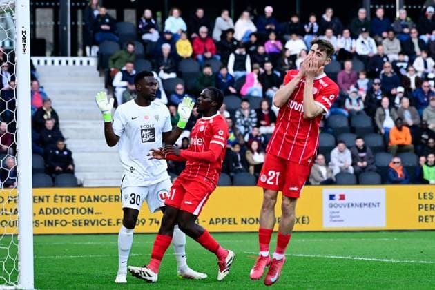 FOOTBALL : Angers vs Montpellier - Ligue 1 - 13 04 2025 Lucas Mincarelli ( 21 - Montpellier ) looks dejected during the Ligue 1 match between Angers SCO and Montpellier HSC at Stade Raymond Kopa on April 13, 2025 in Angers, France. ( Photo by Dante Badano PsnewZ ) - AngersFrance  Copyright: xDantexBadanox