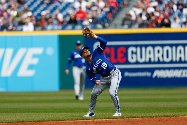MLB, Baseball Herren, USA 2025: Royals Vs Guardians APR 13 April 13, 2025: Kansas City Royals second base Michael Massey (19) catches a fly ball in the third inning during the MLB baseball game between the Kansas City Royals and Cleveland Guardians at Progressive Field in Cleveland, Ohio. Brian Fisher CSM (Credit Image: Â Brian Fisher Cal Media) Cleveland Ohio United States of America EDITORIAL USE ONLY Copyright: xx ZUMA-20250413_zma_c04_026.jpg BrianxFisherx csmphotothree375589