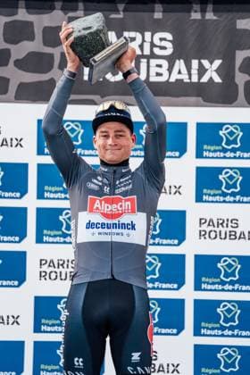 2025 Paris Roubaix Picture by Zac Williams SWpix.com - 13 04 2025 - Cycling - 2025 Paris Roubaix, France - Mathieu Van Der Poel, Alpecin Deceuninick, wins the 2025 Paris Roubaix. Copyright: x xSWpix.comx(t axPhotographyxHubxLtd)xZacxWilliams SWpix.comx SWP-2645