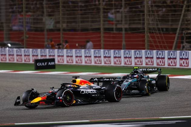 F1 - BAHRAIN GRAND PRIX 2025 01 VERSTAPPEN Max (nld), Red Bull Racing RB21, action and 12 KIMI ANTONELLI Andrea (ita), Mercedes AMG F1 Team W16, action during the Formula 1 Gulf Bahrain Grand Prix 2025, 4th round of the 2025 FIA Formula One World Championship, WM, Weltmeisterschaft from April 11 to 13, 2025 on the Bahrain International Circuit, in Sakhir, Bahrain - SakhirBahrain  Copyright: xEricxAlonsox