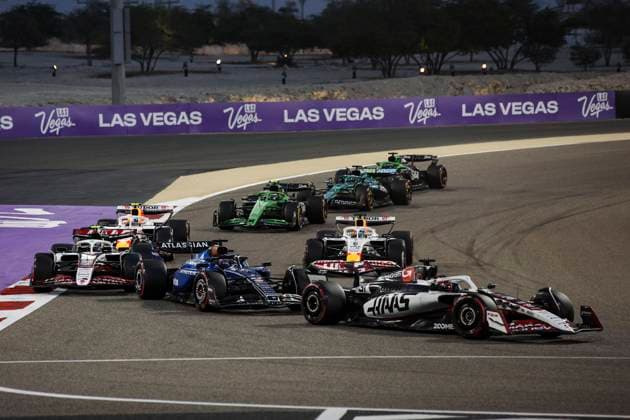 F1 - BAHRAIN GRAND PRIX 2025 start of the race, depart, 31 OCON Esteban (fra), Haas F1 Team VF-25 Ferrari, action 23 ALBON Alexander (tha), Williams Racing FW47, action 06 HADJAR Isack (fra), Visa Cash App RB F1 Team VCARB02, action 87 BEARMAN Ollie Oliver (gbr), Haas F1 Team VF-25 Ferrari, action during the Formula 1 Gulf Bahrain Grand Prix 2025, 4th round of the 2025 FIA Formula One World Championship, WM, Weltmeisterschaft from April 11 to 13, 2025 on the Bahrain International Circuit, in Sakhir, Bahrain - SakhirBahrain  Copyright: xXavixBonillax
