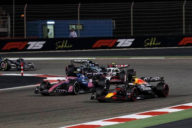 F1 - BAHRAIN GRAND PRIX 2025 22 TSUNODA Yuki (jap), Red Bull Racing RB21, action 07 DOOHAN Jack (aus), Alpine F1 Team A525, action 87 BEARMAN Ollie Oliver (gbr), Haas F1 Team VF-25 Ferrari, action during the Formula 1 Gulf Bahrain Grand Prix 2025, 4th round of the 2025 FIA Formula One World Championship, WM, Weltmeisterschaft from April 11 to 13, 2025 on the Bahrain International Circuit, in Sakhir, Bahrain - SakhirBahrain  Copyright: xXavixBonillax