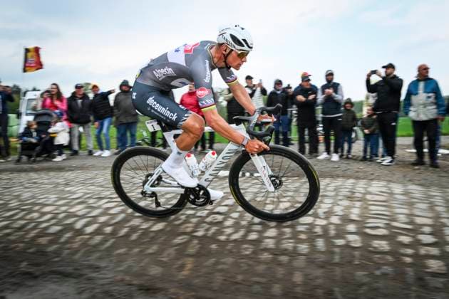 Paris Roubaix 2025 Cycling Race Roubaix, France - April 13 : Van Der Poel Mathieu (NED) of Alpecin - Deceuninck during the 122nd edition of Paris Roubaix an UCI World Tour cycling race for Men Elite of 259,7 kms with start in Compiegne and finish at the Velodrome Andre-Petrieux in Roubaix on April 13, 2025 in Roubaix, France, 13 04 2025 ( Motordriver Kenny Verfaillie - Roubaix France  Copyright: xVincentxKalutx