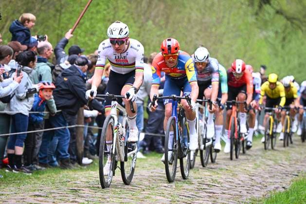 Bilder des Jahres 2025, Sport 04 April Sport Themen der Woche KW15 Sport Bilder des Tages Paris Roubaix 2025 Cycling Race Roubaix, France - April 13 : Pogacar Tadej (SLO) of UAE Team Emirates - XRG, Pedersen Mads (DEN) of Lidl - Trek, Van Der Poel Mathieu (NED) of Alpecin - Deceuninck during the 122nd edition of Paris Roubaix an UCI World Tour cycling race for Men Elite of 259,7 kms with start in Compiegne and finish at the Velodrome Andre-Petrieux in Roubaix on April 13, 2025 in Roubaix, France, 13 04 2025 ( Motordriver Kenny Verfaillie - Roubaix France  Copyright: xVincentxKalutx