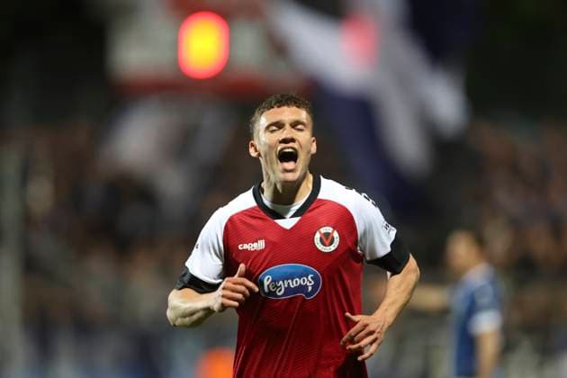 Niklas May (FC Viktoria Koeln) gestikuliert, Gestik waehrend des Spiels der 3.Liga zwischen FC Viktoria Koeln und Arminia Bielefeld, Sportpark Hoehenberg am 13. April 2025 in Köln, Deutschland. (Foto von Oliver Kaelke DeFodi Images) +++ Niklas May (FC Viktoria Koeln) gestures during the 3.Liga match betweenFC Viktoria Koeln and Arminia Bielefeld at Sportpark Hoehenberg on April 13, 2025 in Cologne, Germany. (Photo by Oliver Kaelke DeFodi Images) DFL regulations prohibit any use of photographs as image sequences and or quasi-video. (Photo by Oliver Kaelke DeFodi Images)