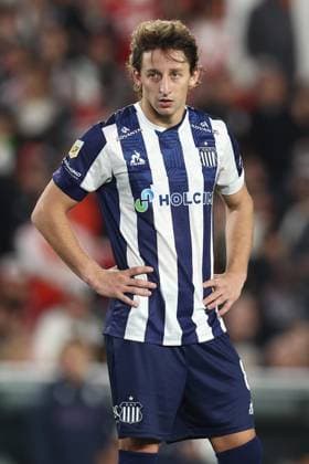 Talleres midfielder Matias Galarza Fonda looks on during the 2025 Apertura Tournament of the Argentine Professional Football League match against River Plate, at El Monumental stadium in Buenos Aires, on April 13, 2025. BUENOS AIRES ARGENTINA *** Talleres midfielder Matias Galarza Fonda looks on during the 2025 Apertura Tournament of the Argentine Professional Football League match against River Plate, at El Monumental stadium in Buenos Aires, on April 13, 2025 BUENOS AIRES ARGENTINA Copyright: xALEJANDROxPAGNIx