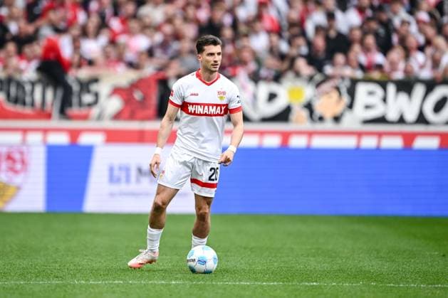 Leonidas Stergiou (VfB Stuttgart) in Aktion, am Ball, Einzelaktion waehrend des Spiels der 1. Bundesliga zwischen VfB Stuttgart und SV Werder Bremen, MHPArena Stuttgart am 13. April 2025 in Stuttgart, Deutschland. (Foto von Harry Langer DeFodi Images) +++ Leonidas Stergiou (VfB Stuttgart) controls the Ball during the Bundesliga match between VfB Stuttgart and SV Werder Bremen at MHPArena Stuttgart on April 13, 2025 in Stuttgart, Germany. (Photo by Harry Langer DeFodi Images) DFL regulations prohibit any use of photographs as image sequences and or quasi-video. (Photo by Harry Langer DeFodi Images) DFL regulations prohibit any use of photographs as image sequences and or quasi-video.