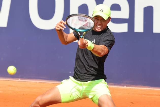 Learner Tien (USA) am Ball, Tennis BMW Open by Bitpanda ATP, Tennis Herren 500 München 14.04.2025 FOTO: Mladen Lackovic LakoPress