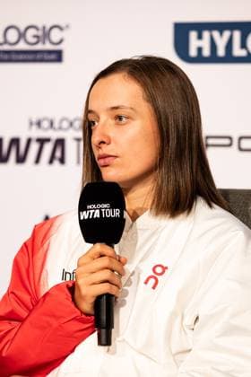 Iga Swiatek (POL) beim Interview GER, Porsche Tennis Grand Prix GP Stuttgart 2025, WTA500, 14.04.2025 GER, Porsche Tennis Grand Prix GP Stuttgart 2025, WTA500, 14.04.2025 Stuttgart Copyright: xEibner-Pressefoto RogerxBuerkex EP