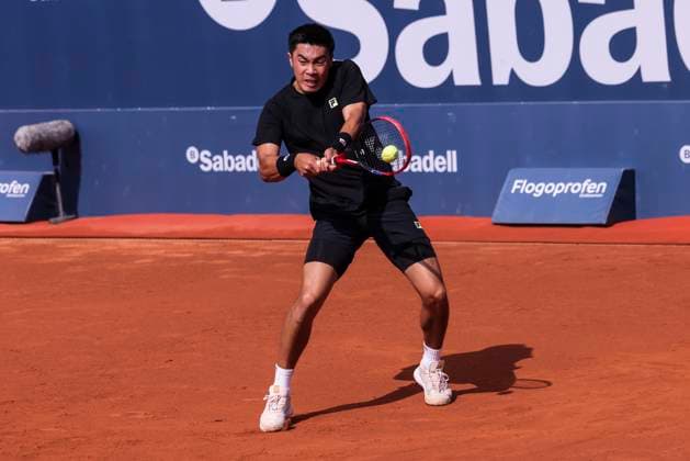 April 14, 2025, Barcelona, Barcelona, Spain: Brandon Nakashima of United States plays Pedro Martinez of Spain in first round match during the third day of the Barcelona Open Banc Sabadell 2025 at Real Club de Tenis Barcelona on April 14, 2025 in Barcelona, Spain. Barcelona Spain - ZUMAa181 20250414_zaa_a181_018 Copyright: xJavierxBorregox