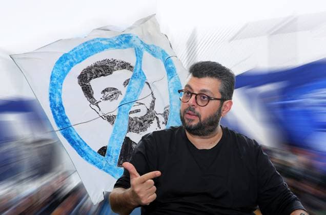 ! ACHTUNG FOTOMONTAGE ! Hier im Bild Hasan Ismaik, der angeblich bereit wäre, seine Anteile am TSV 1860 München zu verkaufen, falls sich ein Käufer finden lässt. im Hintergrund die Fahne mit dem durchgestrichenen Kopf von Hasan Ismaik von Fans in der Westkurve, Ultras die ihn hassen, undankbarkeit, die ihn weghaben wollen, Freiheit für Sechzig, Hintergrund ist dynamisch verwischt