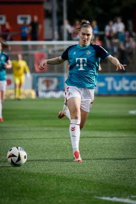 Frauen Fußball-Bundesliga; Bayer 04 Leverkusen - 1. FC Köln, 14.04.2025 Alena Bienz (1. FC Köln, 11); Bayer 04 Leverkusen - 1. FC Köln an Spieltag 19 der Google Pixel Frauen-Bundesliga am 14.04.2025 im Ulrich-Haberland-Stadion in Leverkusen (Nordrhein-Westfalen). DFL REGULATIONS PROHIBIT ANY USE OF PHOTOGRAPHS AS IMAGE SEQUENCES AND OR QUASI-VIDEO. Copyright: xBEAUTIFULxSPORTS AxelxKohringx