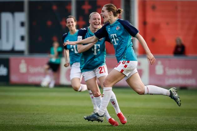 Frauen Fußball-Bundesliga; Bayer 04 Leverkusen - 1. FC Köln, 14.04.2025 Taylor Ziemer (1. FC Köln, 18) dreht nach ihrem Treffer zum 0:1 jubelnd ab, mit ihr Anna Gerhardt (1. FC Köln, 21); Bayer 04 Leverkusen - 1. FC Köln an Spieltag 19 der Google Pixel Frauen-Bundesliga am 14.04.2025 im Ulrich-Haberland-Stadion in Leverkusen (Nordrhein-Westfalen). DFL REGULATIONS PROHIBIT ANY USE OF PHOTOGRAPHS AS IMAGE SEQUENCES AND OR QUASI-VIDEO. Copyright: xBEAUTIFULxSPORTS AxelxKohringx