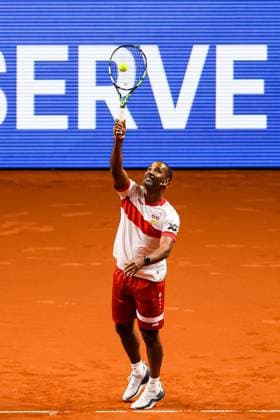 Showact Kick and Serve VFB Stuttgart meets Porsche Tennis Cacau beim Aufschlag GER, Porsche Tennis Grand Prix GP Stuttgart 2025, WTA500, 14.04.2025 GER, Porsche Tennis Grand Prix GP Stuttgart 2025, WTA500, 14.04.2025 Stuttgart Copyright: xEibner-Pressefoto RogerxBuerkex EP