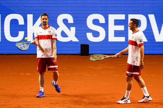Showact Kick and Serve VFB Stuttgart meets Porsche Tennis Zdravko Kuzmanovic, Fernando Meira, haben Spass. klateschen ab. GER, Porsche Tennis Grand Prix GP Stuttgart 2025, WTA500, 14.04.2025 GER, Porsche Tennis Grand Prix GP Stuttgart 2025, WTA500, 14.04.2025 Stuttgart Copyright: xEibner-Pressefoto RogerxBuerkex EP