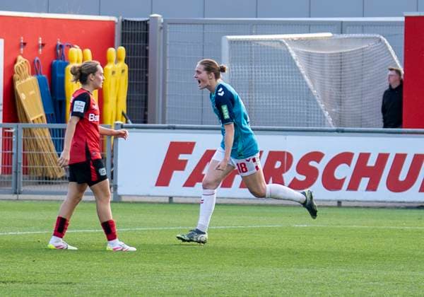 Taylor Ziemer (1. FC Koeln, 18) dreht zum jubeln ab. 14.04.2025, Bayer Leverkusen - 1. FC Köln, Fussball, Google Pixel Frauen-Bundesliga, GER, Leverkusen, Ulrich Haberland Stadion, Saison 24 25, 19. Spieltag DFL regulations prohibit any use of photographs as image sequences and or quasi-video. Copyright: HMBxMedia xMarcoxBader