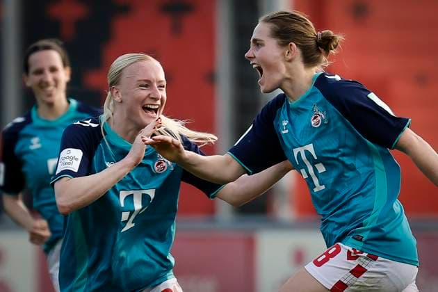 Frauen Fußball-Bundesliga; Bayer 04 Leverkusen - 1. FC Köln, 14.04.2025 Taylor Ziemer (1. FC Köln, 18) freut sich über ihren Treffer zum 0:1, mit ihr jubelt Anna Gerhardt (1. FC Köln, 21); Bayer 04 Leverkusen - 1. FC Köln an Spieltag 19 der Google Pixel Frauen-Bundesliga am 14.04.2025 im Ulrich-Haberland-Stadion in Leverkusen (Nordrhein-Westfalen). DFL REGULATIONS PROHIBIT ANY USE OF PHOTOGRAPHS AS IMAGE SEQUENCES AND OR QUASI-VIDEO. Copyright: xBEAUTIFULxSPORTS AxelxKohringx