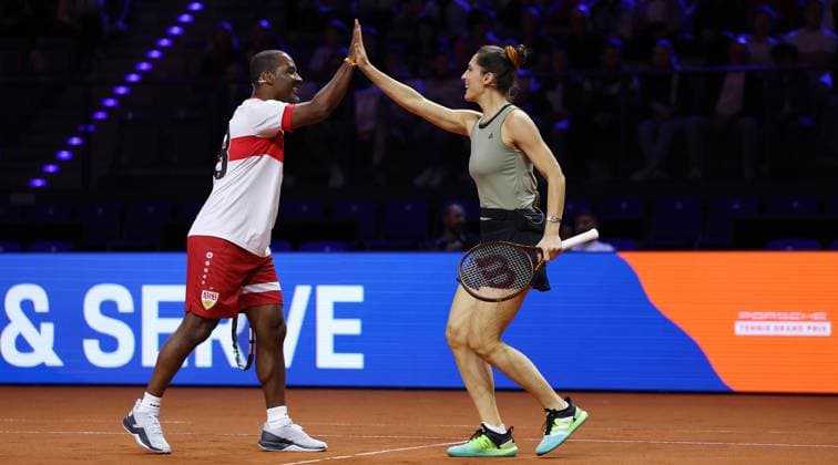 Stuttgart , Porsche Tennis Grand Prix , Doppel-Mixed-Showevent, v.l. Cacau und Andrea Petkovic