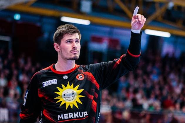 Leon Grabenstein (TuS N-Luebbecke, 32) jubelt freut sich GER, TuS N-Luebbecke vs. HC Elbflorenz 2006, Handball, 2. Bundesliga, 27. Spieltag, Spielzeit 2024 2025, 14.04.2025 GER, TuS N-Luebbecke vs. HC Elbflorenz 2006, Handball, 2. Bundesliga, 27. Spieltag, Spielzeit 2024 2025, 14.04.2025 Luebbecke