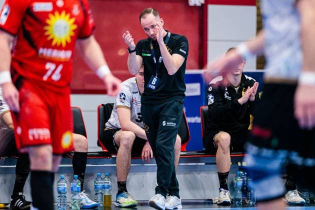 Andre Haber (HC Elbflorenz 2006, Trainer) jubelt freut sich GER, TuS N-Luebbecke vs. HC Elbflorenz 2006, Handball, 2. Bundesliga, 27. Spieltag, Spielzeit 2024 2025, 14.04.2025 GER, TuS N-Luebbecke vs. HC Elbflorenz 2006, Handball, 2. Bundesliga, 27. Spieltag, Spielzeit 2024 2025, 14.04.2025 Luebbecke