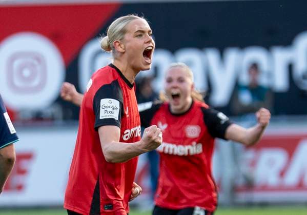 Cornelia Kramer (Bayer 04 Leverkusen, 7) jubelt über ihr Tor. 14.04.2025, Bayer Leverkusen - 1. FC Köln, Fussball, Google Pixel Frauen-Bundesliga, GER, Leverkusen, Ulrich Haberland Stadion, Saison 24 25, 19. Spieltag DFL regulations prohibit any use of photographs as image sequences and or quasi-video. Copyright: HMBxMedia xMarcoxBader