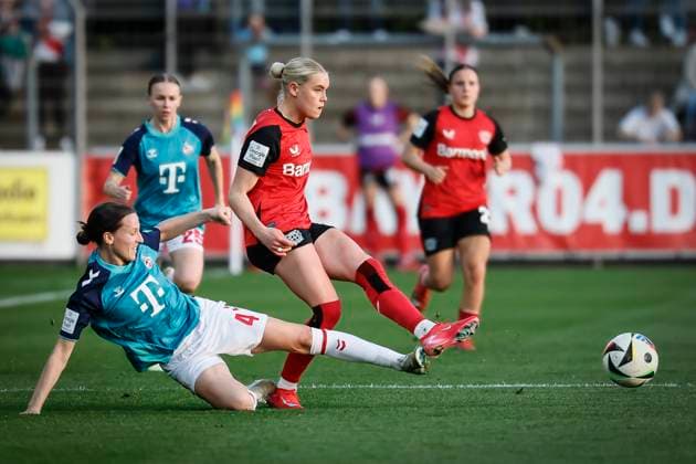 Frauen Fußball-Bundesliga; Bayer 04 Leverkusen - 1. FC Köln, 14.04.2025 Sara Agrez (1. FC Köln, 4) und Cornelia Kramer (Bayer 04 Leverkusen, 7) im Zweikampf; Bayer 04 Leverkusen - 1. FC Köln an Spieltag 19 der Google Pixel Frauen-Bundesliga am 14.04.2025 im Ulrich-Haberland-Stadion in Leverkusen (Nordrhein-Westfalen). DFL REGULATIONS PROHIBIT ANY USE OF PHOTOGRAPHS AS IMAGE SEQUENCES AND OR QUASI-VIDEO. Copyright: xBEAUTIFULxSPORTS AxelxKohringx