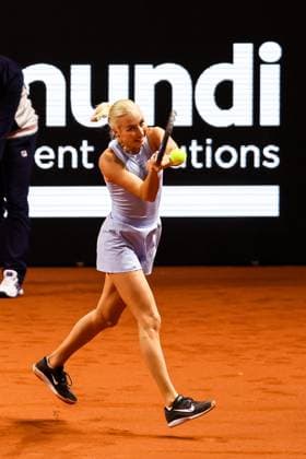 im Bild Anastasia Potapova Anastasia Potapova vs Clara Tauson DEN GER, Porsche Tennis Grand Prix GP Stuttgart 2025, WTA500, 14.04.2025 GER, Porsche Tennis Grand Prix GP Stuttgart 2025, WTA500, 14.04.2025 Stuttgart Copyright: xEibner-Pressefoto RogerxBuerkex EP