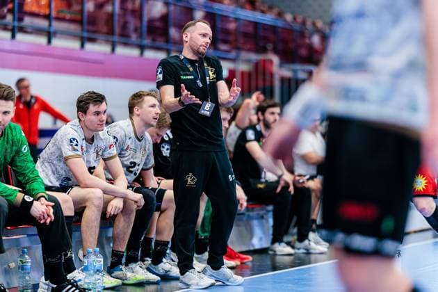 Andre Haber (HC Elbflorenz 2006, Trainer) aergert sich regt sich auf GER, TuS N-Luebbecke vs. HC Elbflorenz 2006, Handball, 2. Bundesliga, 27. Spieltag, Spielzeit 2024 2025, 14.04.2025 GER, TuS N-Luebbecke vs. HC Elbflorenz 2006, Handball, 2. Bundesliga, 27. Spieltag, Spielzeit 2024 2025, 14.04.2025 Luebbecke