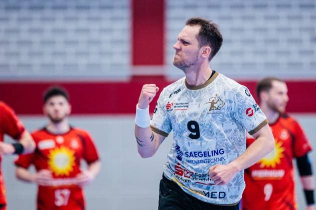 Julius Dierberg (HC Elbflorenz 2006, 09) jubelt nach Torerfolg Tor GER, TuS N-Luebbecke vs. HC Elbflorenz 2006, Handball, 2. Bundesliga, 27. Spieltag, Spielzeit 2024 2025, 14.04.2025 GER, TuS N-Luebbecke vs. HC Elbflorenz 2006, Handball, 2. Bundesliga, 27. Spieltag, Spielzeit 2024 2025, 14.04.2025 Luebbecke