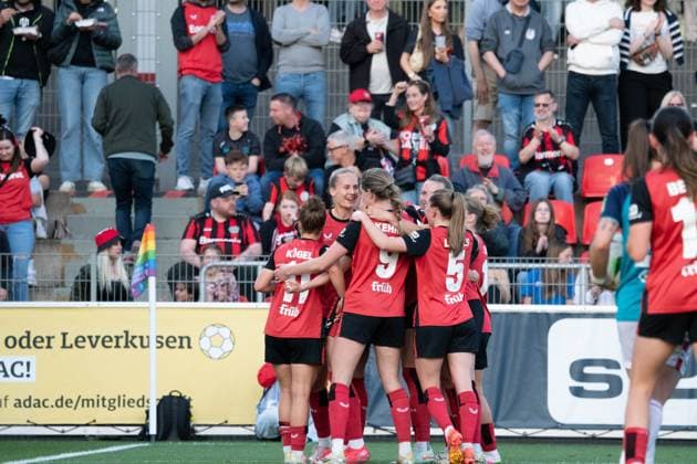 Leverkusen, Germany, April 14th 2025: Players of Bayer Leverkusen celebrating the goal during the Google Pixel Frauen-Bundesliga between Bayer Leverkusen and FC Köln at Ulrich-Haberland-Stadion in Leverkusen, Germany. (Qianru Zhang SPP) Copyright: xQianruxZhang SPPx spp-en-QiZh-DSC_1199