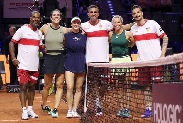 Sport Bilder des Tages 14.04.25 Porsche Tennis Grand Prix Deutschland, Stuttgart, 14.04.2025, Tennis, Porsche Tennis Grand Prix 2025 Stuttgart: v.l. Cacau, Andrea Petkovic, Eva Lys, Fernando Meira, Laura Siegemund, Zdravko Kuzmanovic.