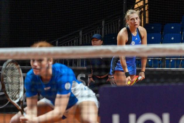 Nastasja Schunk beim Aufschlag, Jelena Ostapenko Dayana Yastremska vs. Nastasja Schunk Ella Seidel, Tennis, Porsche Tennis Grand Prix, Court 1, Doppel Frauen, Runde 1, Spielzeit 2025, 14.04.2025, Jelena Ostapenko Dayana Yastremska vs. Nastasja Schunk Ella Seidel, Tennis, Porsche Tennis Grand Prix, Court 1, Doppel Frauen, Runde 1, Spielzeit 2025, 14.04.2025, Stuttgart Copyright: xEibner-Pressefoto EdwardxCheungx EP_ECG
