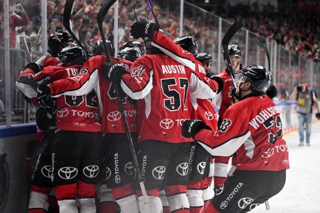 Bilder des Jahres 2025, Sport 04 April Sport Bilder des Tages Köln, DEL, Saison 2024 2025, Playoffs Halbfinale , Kölner Haie vs ERC Ingolstadt , 14.04.2025. Lanxessarena Köln, Kölner Haie jubeln *** Cologne, DEL, Season 2024 2025, Playoffs semi-final , Cologne Sharks vs ERC Ingolstadt , 14 04 2025 Lanxessarena Cologne, Cologne Sharks cheer